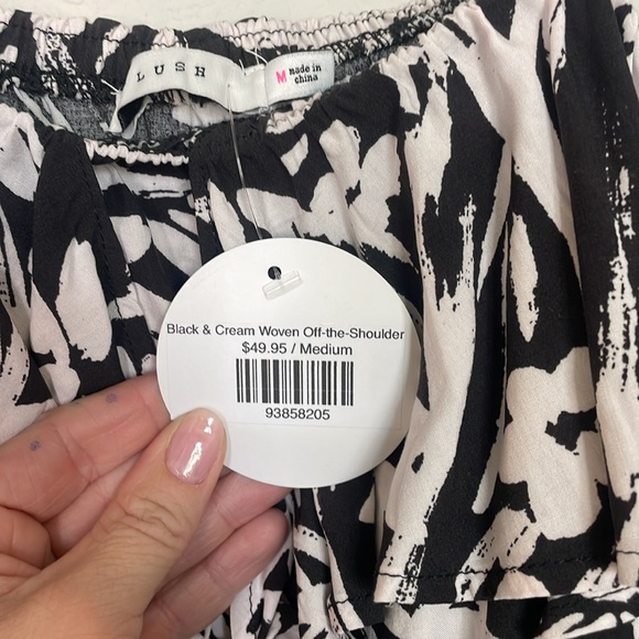 NWT Black and White off-the-shoulder top size Medium - Picture 5 of 5